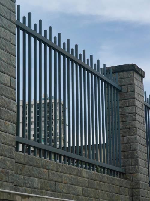 市政圍欄護(hù)欄產(chǎn)品選購(gòu)要點(diǎn)與源頭工廠經(jīng)驗(yàn)分享